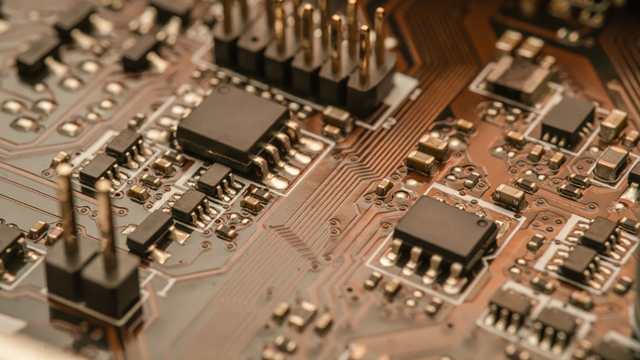 上半年轉(zhuǎn)盈 仍有挑戰(zhàn)